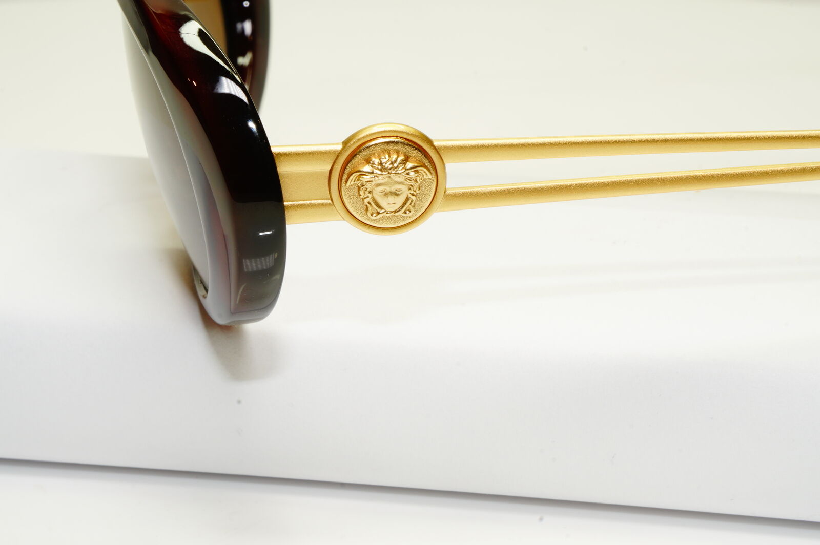 Gianni Versace 1996 Womens Vintage Gold Medusa Sunglasses MOD 342/A COL 900