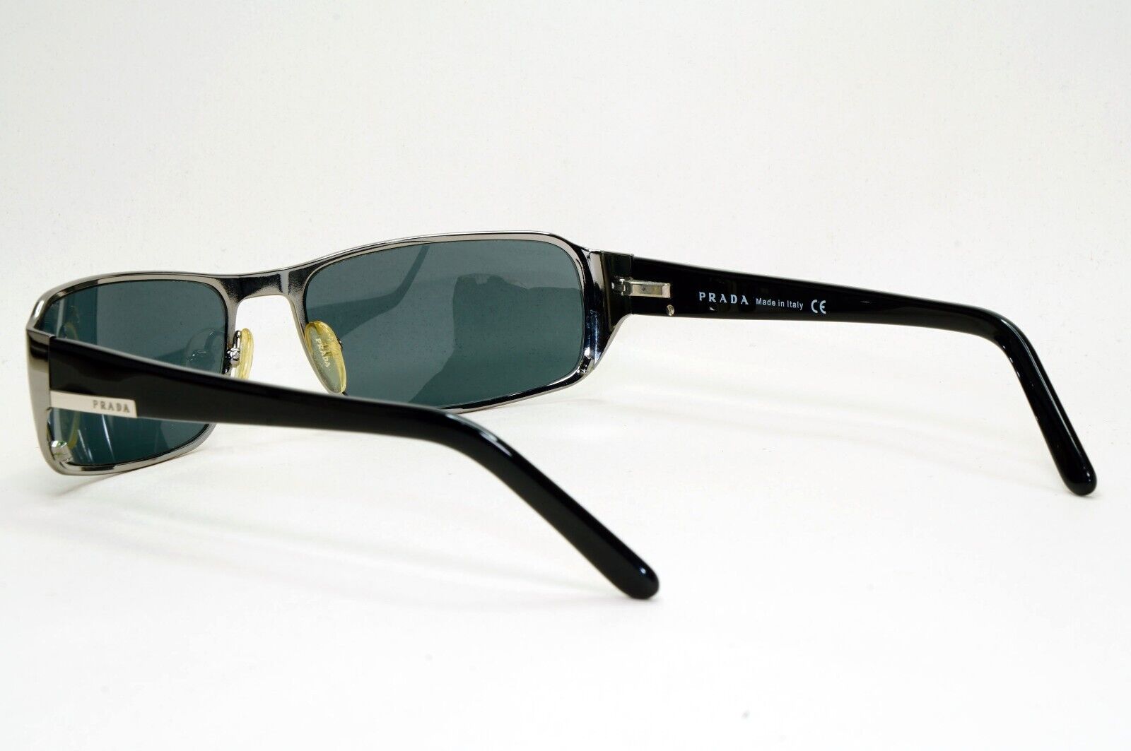 Prada Sunglasses 2006 Vintage Black Gunmetal Grey PR52FS SPR 52F 5AV-1A1 311024