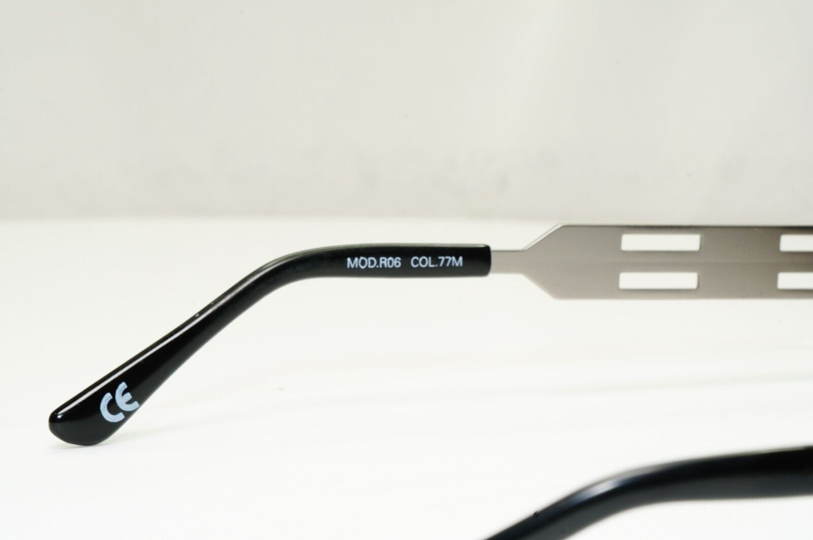 Versus 1996 by Gianni Versace Vintage Grey Black Sunglasses MOD R06 COL 77M