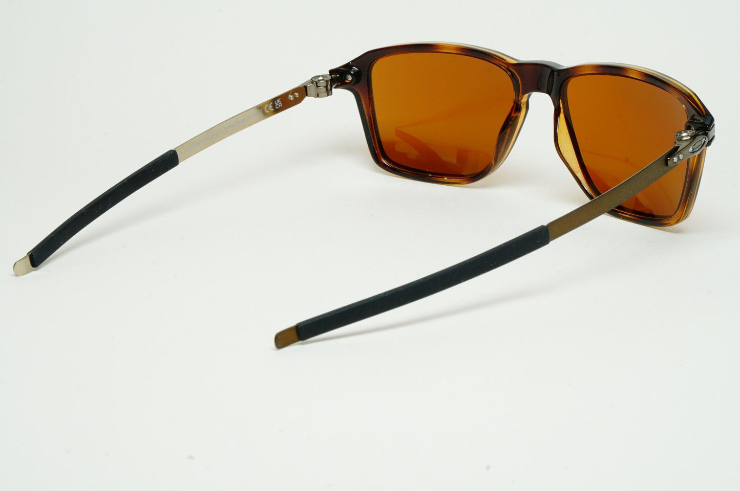 Oakley Sunglasses Wheel House Polarized Brown Tungsten OO 9469 04 54mm