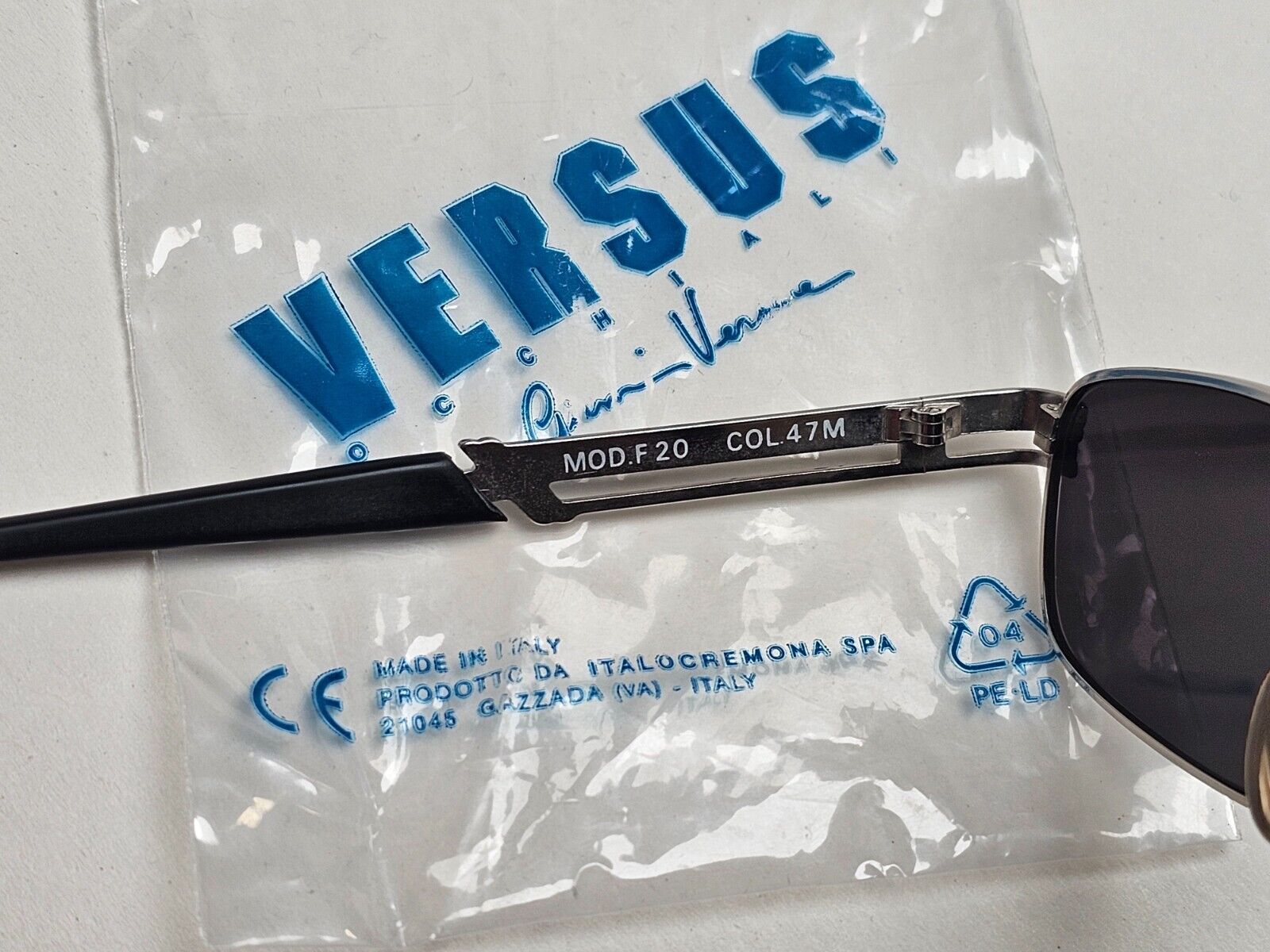 Versus Sunglasses 1996 by Gianni Versace Vintage Silver Black MOD F20 COL 47M