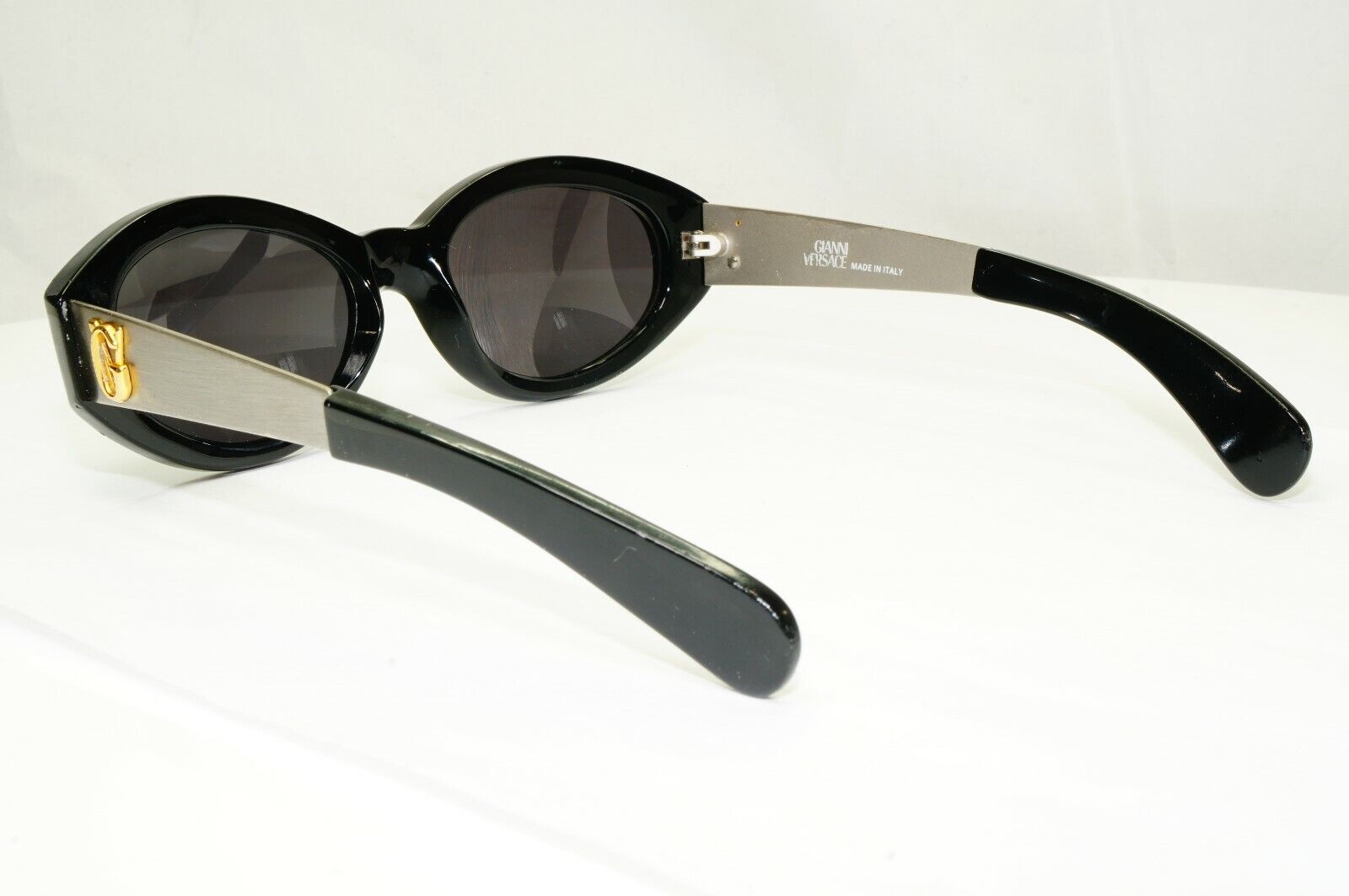 Gianni Versace 1996 Unisex Vintage Gold Black Sunglasses MOD 461/A COL 852 19085