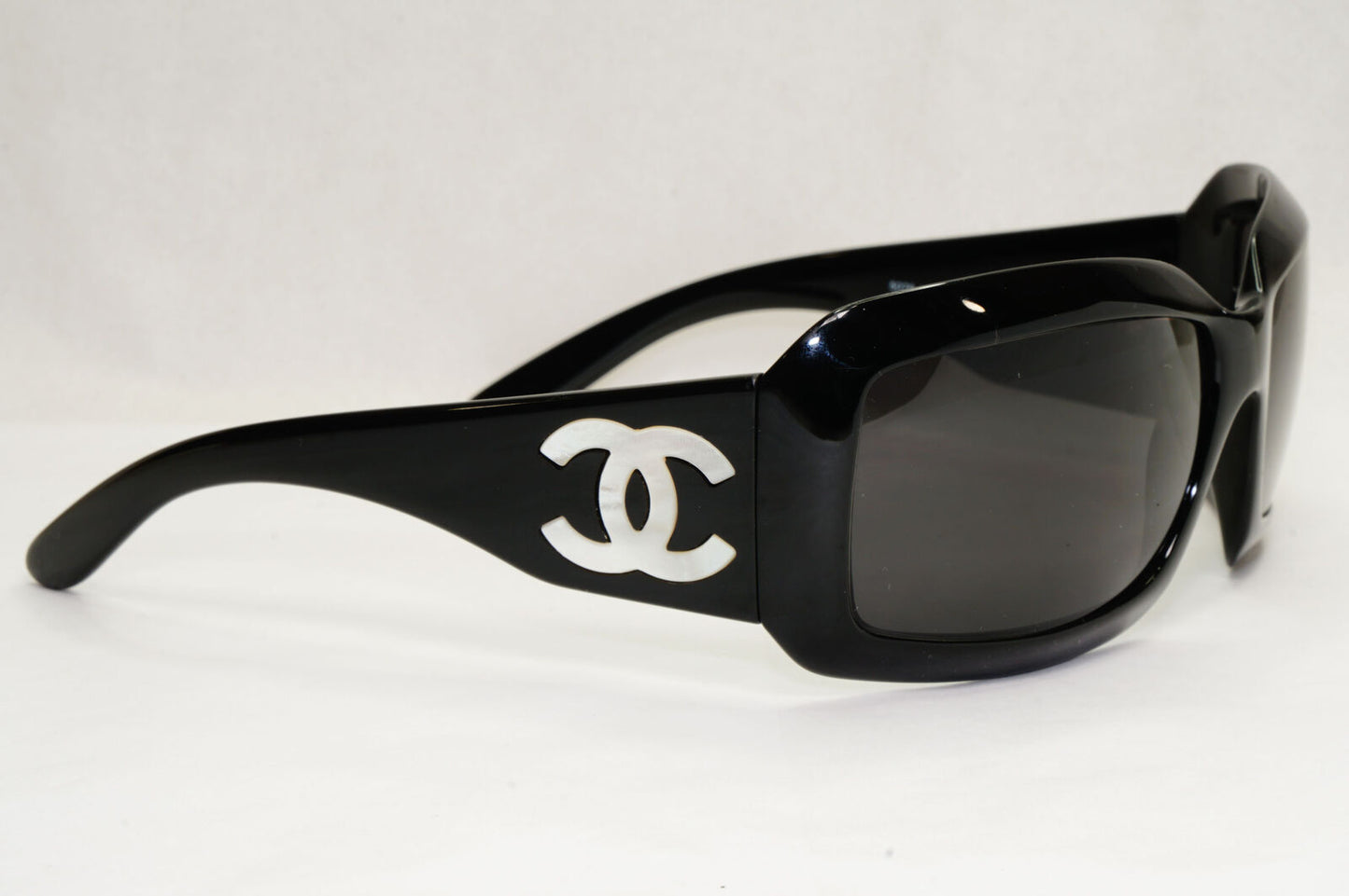 Chanel Sunglasses Mother of Pearl Vintage 2006 Black 5076-H c.501/87 120124