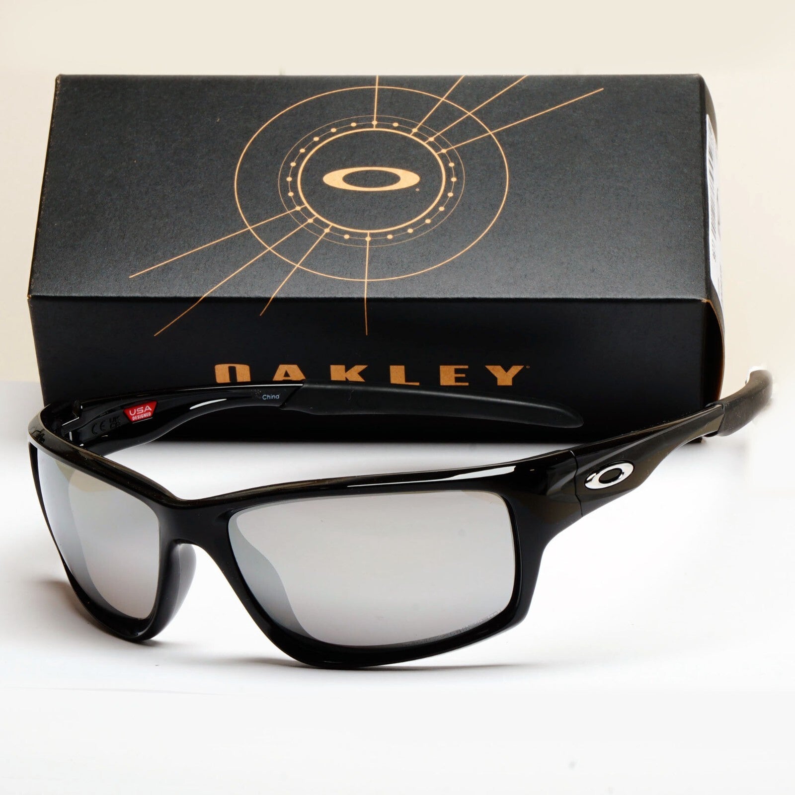 Oakley Sunglasses Polarized Canteen Black Silver Chrome Iridium OO 9225 08