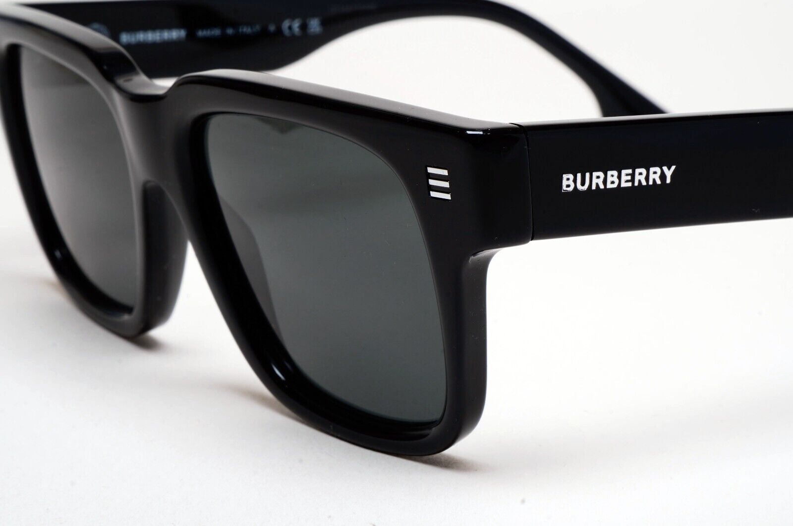 Burberry Sunglasses Hayden Black Square Dark Grey BE 4394 3001/87 54mm