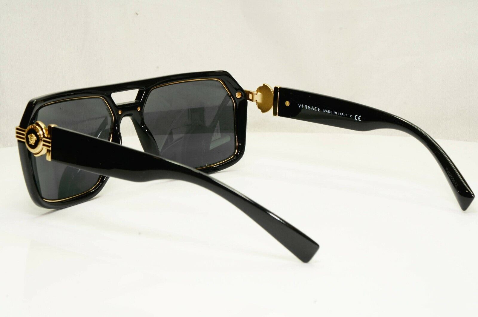 Authentic Versace Mens Black Gold Medusa Square Sunglasses 4399 GB1/87